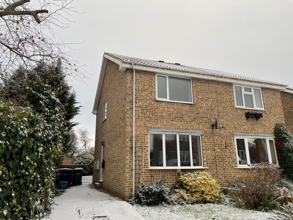 Newlands, Northallerton 2 bed semidetached house £650 pcm (£150 pw)