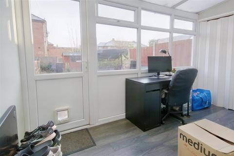 9 Victory Road, Beeston, Nottingham, NG9 1LH