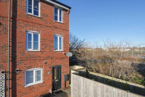 55 Carrick Drive, Thornbury, Bradford, BD3 7FD