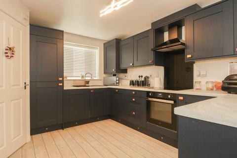 55 Carrick Drive, Thornbury, Bradford, BD3 7FD