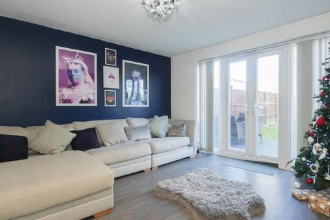 55 Carrick Drive, Thornbury, Bradford, BD3 7FD