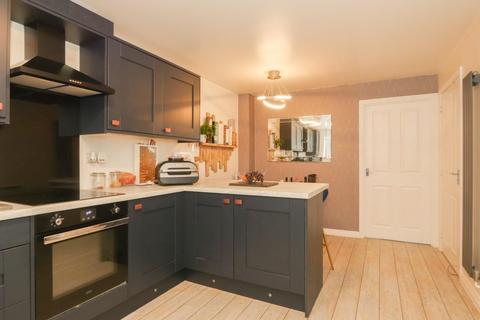 55 Carrick Drive, Thornbury, Bradford, BD3 7FD