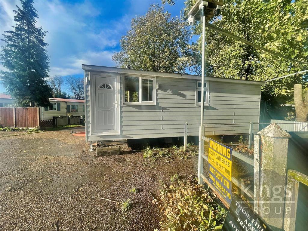 Nazeing New Road, Broxbourne 1 bed mobile home £59,995