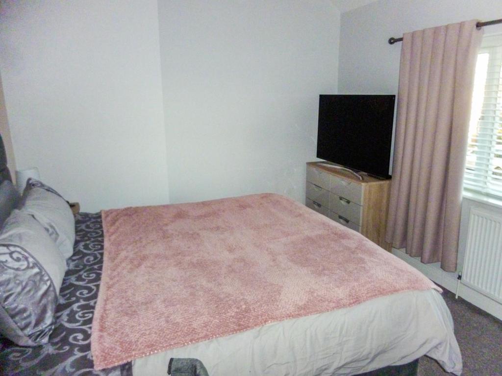 Bedroom One.jpg