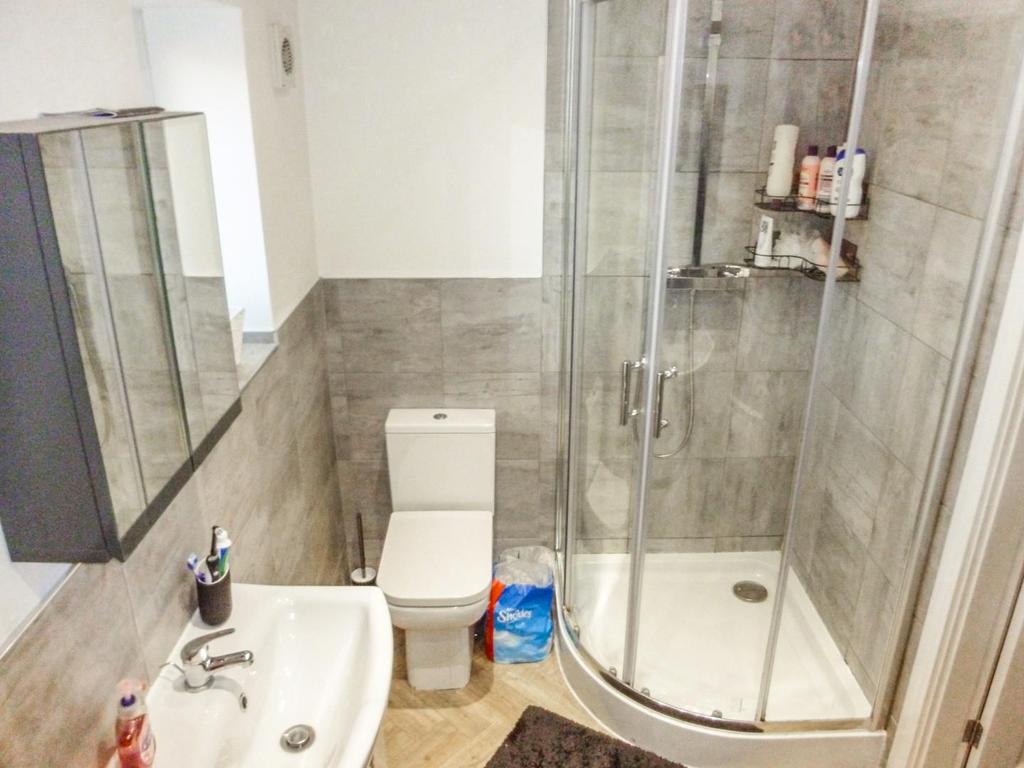 Shower Room.jpg