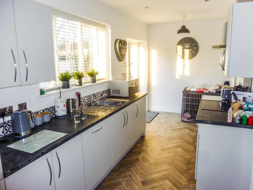 Kitchen Diner 1.jpg