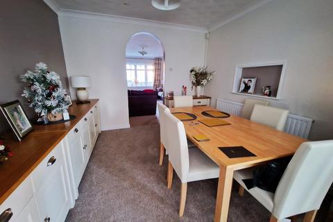 4 Orchard Close, Pencoed, Bridgend, CF35 6RJ