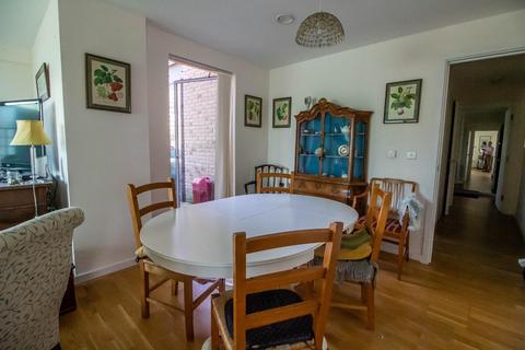 2 bedroom flat to rent, Addenbrookes Road, Trumpington, Cambridge