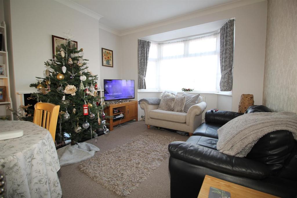 Bridge Close, Enfield 2 bed £1,500 pcm (£346 pw)