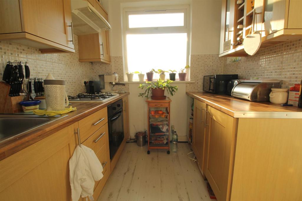 Bridge Close, Enfield 2 bed £1,500 pcm (£346 pw)