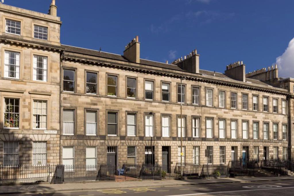 Leopold Place 4 bed flat £2,500 pcm (£577 pw)