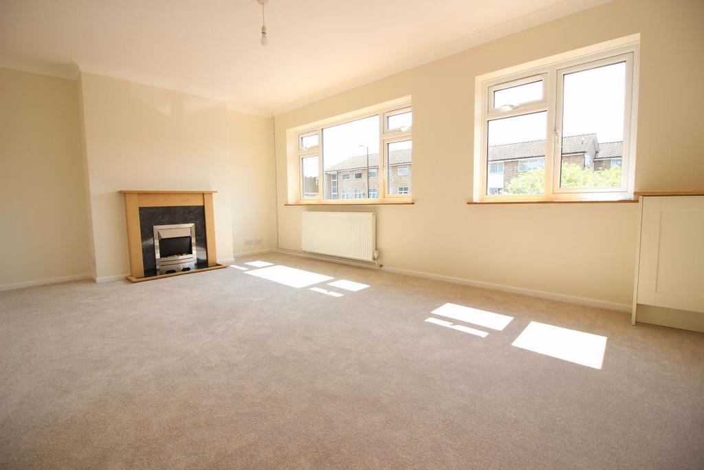 High Road, Bushey Heath 3 bed flat £1,275 pcm (£294 pw)