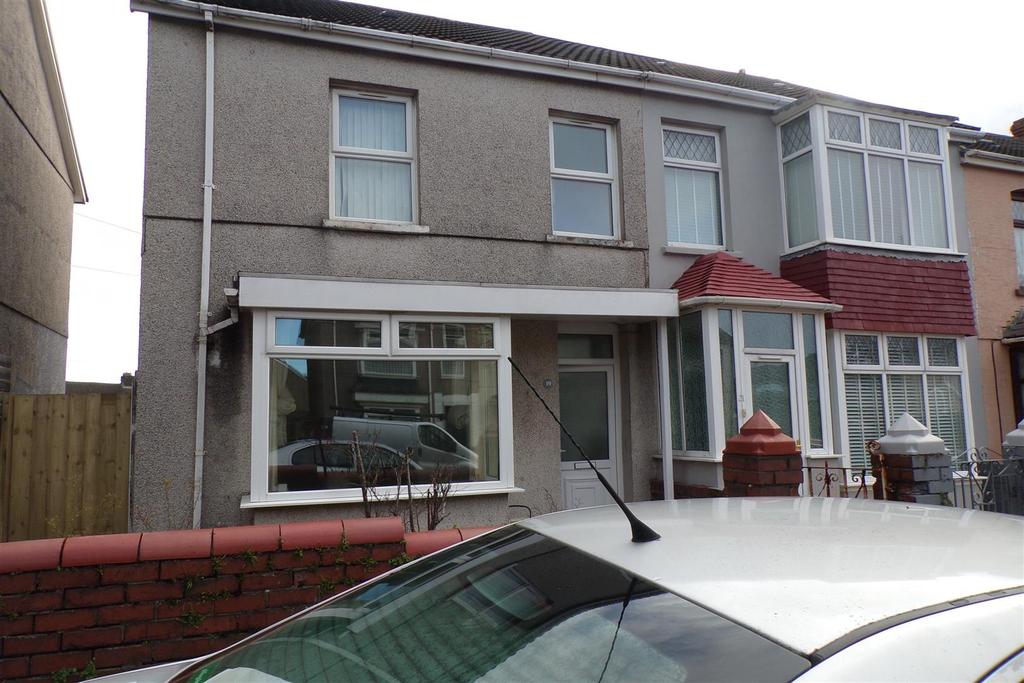King Avenue, Llanelli 3 bed house £750 pcm (£173 pw)