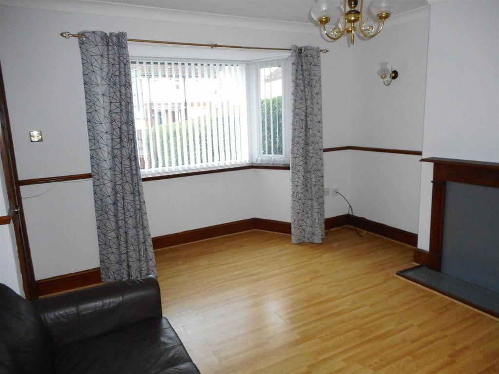 Wood End Road, Wednesfield 3 bed semidetached house £900 pcm (£208 pw)