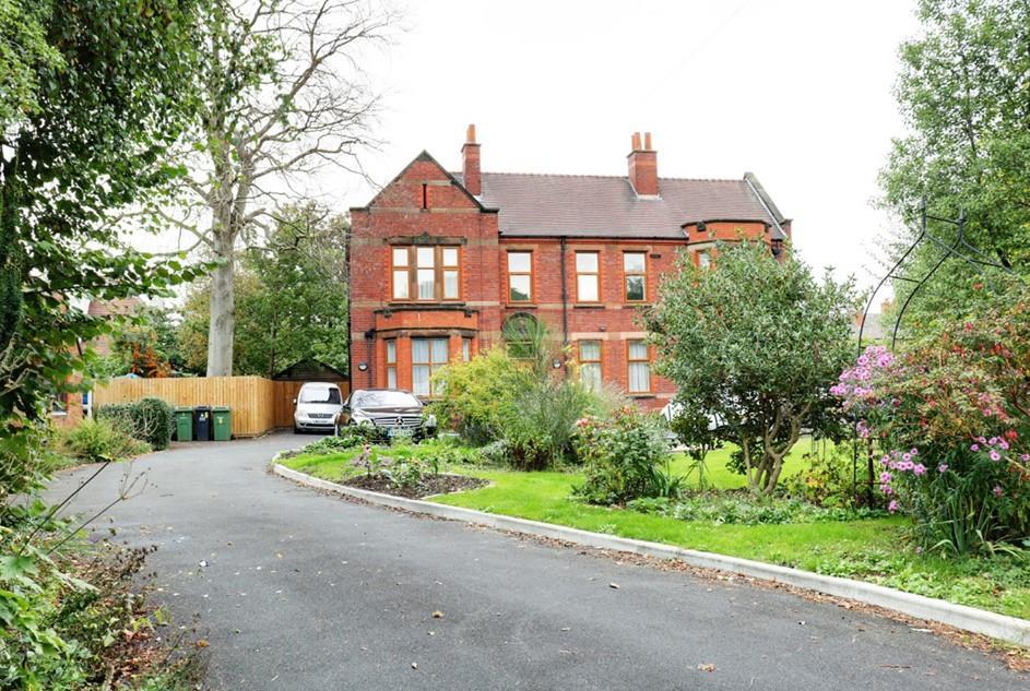 63 Dale Street, Palfrey, Walsall 3 bed flat £775 pcm (£179 pw)