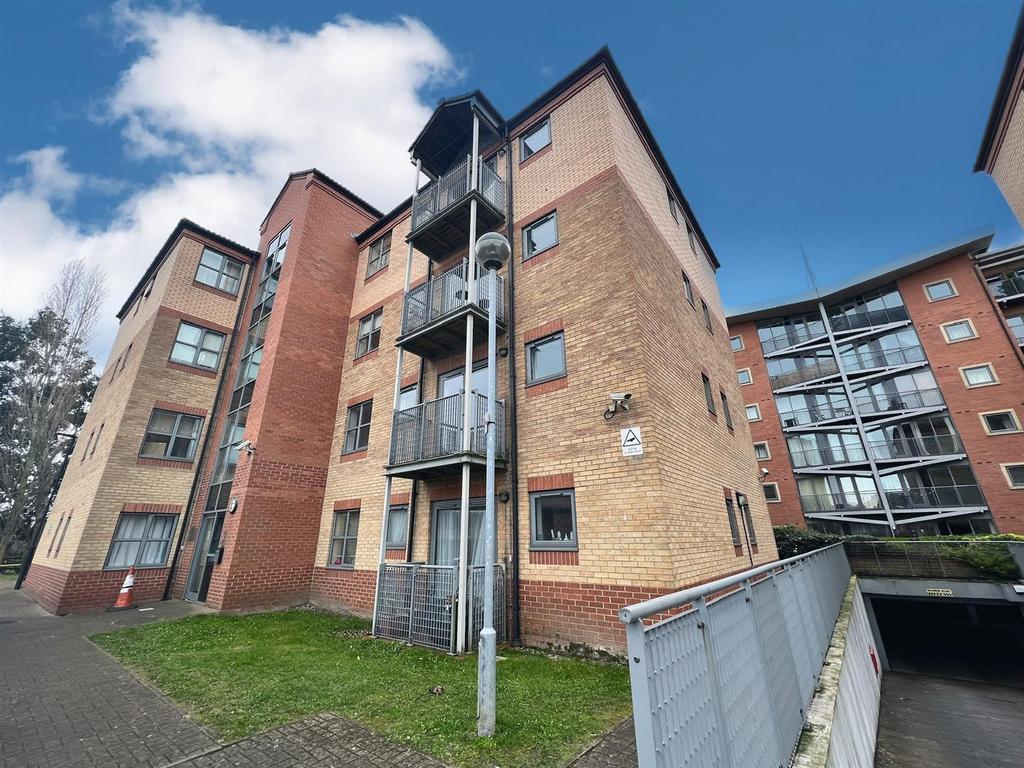 Kentmere Drive, Lakeside, Doncaster 3 bed apartment £850 pcm (£196 pw)
