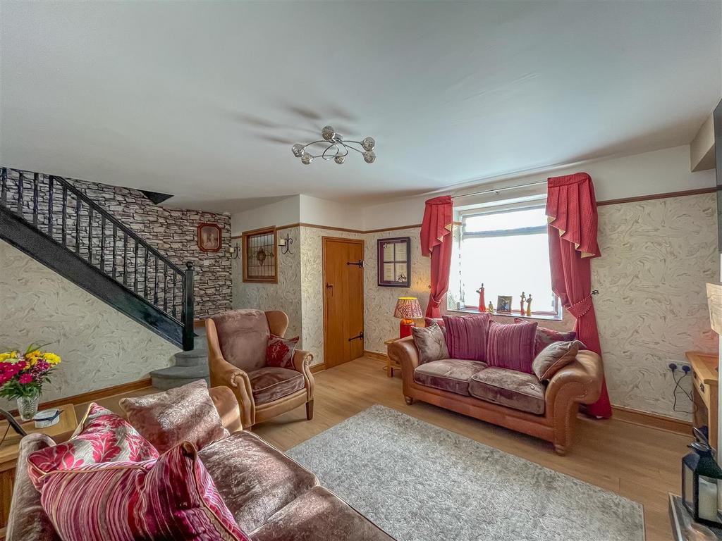 Tregwilym Road, Rogerstone, Newport 4 bed semidetached house £325,000