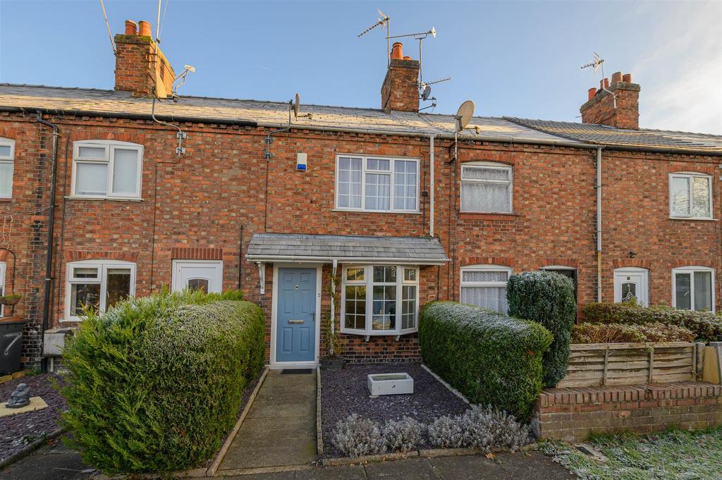 Heath Bank Cottages, Birchin Lane... 2 bed terraced house £185,000