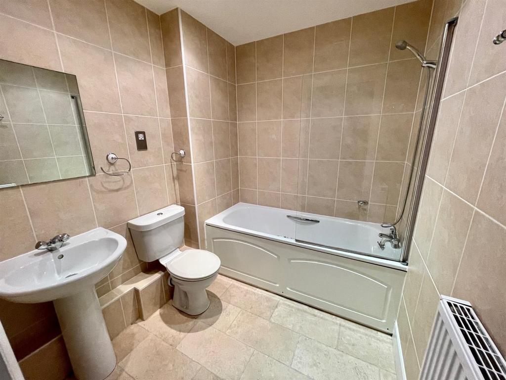 Hammonds Drive, Peterborough 2 bed apartment £895 pcm (£207 pw)