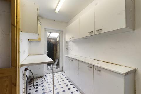 56 Parkway, New Addington, Croydon, CR0 0LA