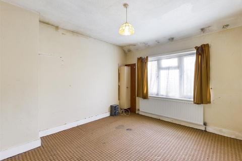 56 Parkway, New Addington, Croydon, CR0 0LA