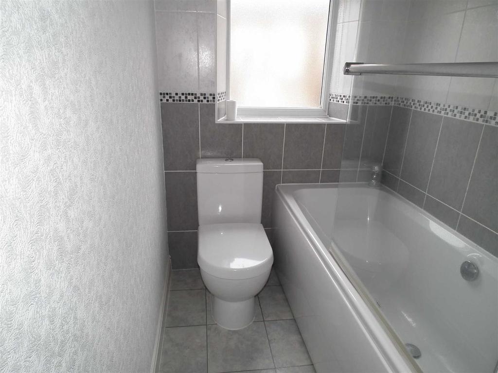 Dudley Street, Colne 2 bed terraced house £550 pcm (£127 pw)