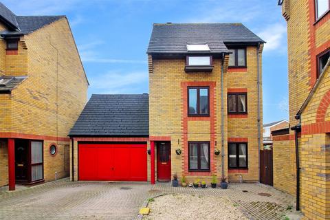 5 bedroom detached house for sale, Standring Place, Aylesbury