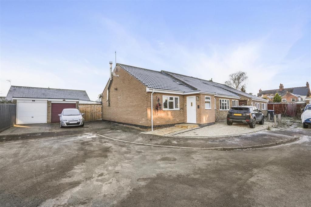 Kestrel Close, Broughton Astley, Leicester 4 bed semidetached bungalow