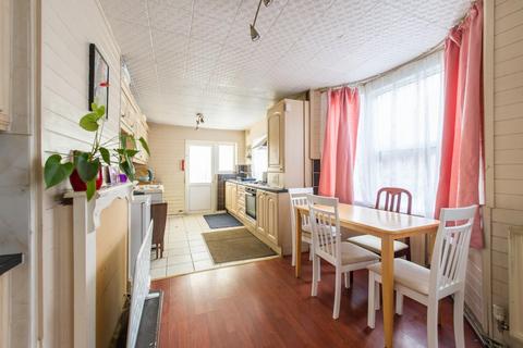 11 Bowness Road, London, SE6 2DG