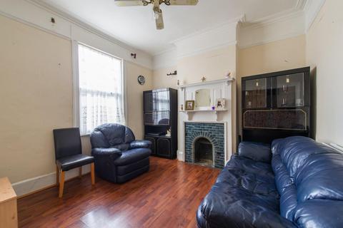 11 Bowness Road, London, SE6 2DG