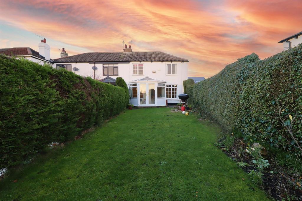 Mill Road, Swanland, North Ferriby 3 bed end of terrace house £250,000