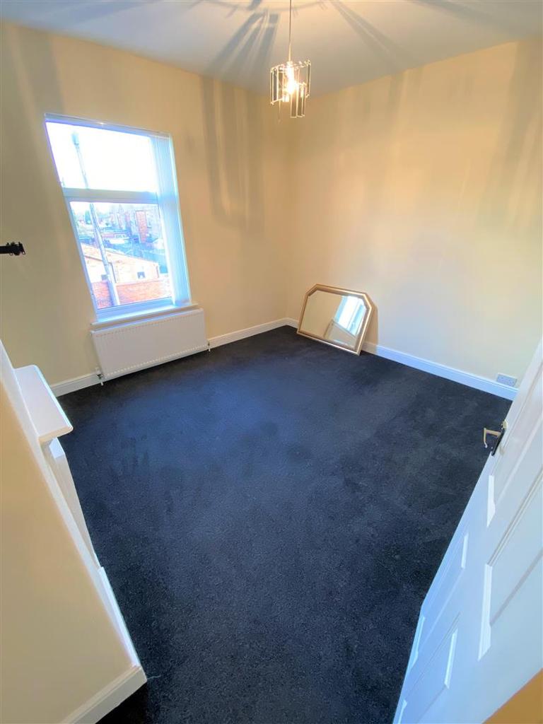 Longford Road, Reddish, Manchester 2 bed detached house £725 pcm (£