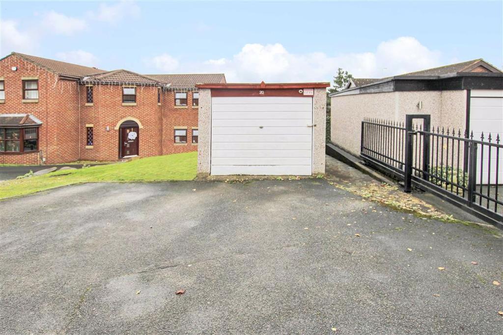 Detached Garage: