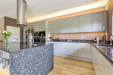 21 Manor Drive, Epsom, KT19 0EX