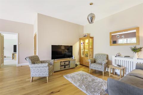 21 Manor Drive, Epsom, KT19 0EX