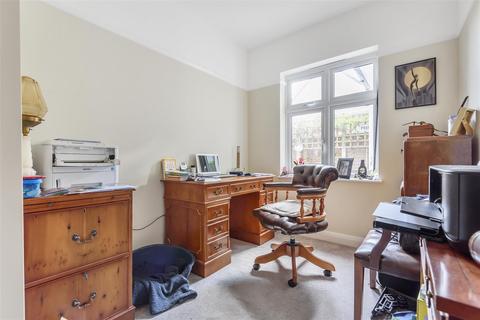 21 Manor Drive, Epsom, KT19 0EX