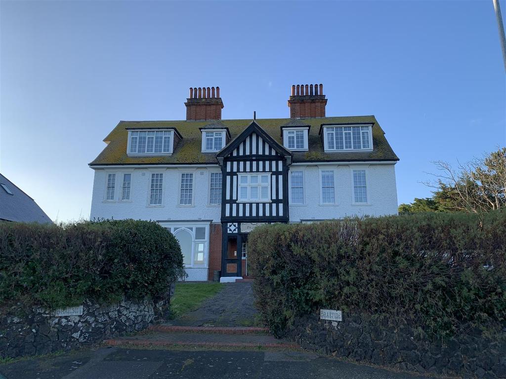 Western Esplanade, Broadstairs 1 bed bungalow £850 pcm (£196 pw)