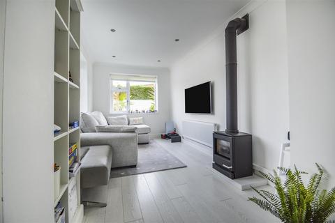 53 Oaklands Drive, Willerby, Hull, HU10 6BJ