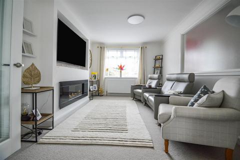 53 Oaklands Drive, Willerby, Hull, HU10 6BJ