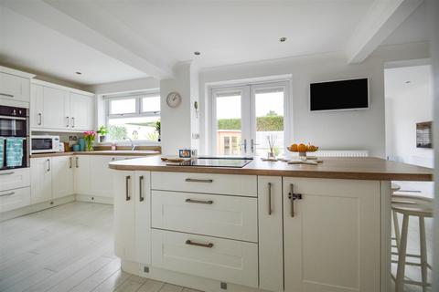 53 Oaklands Drive, Willerby, Hull, HU10 6BJ