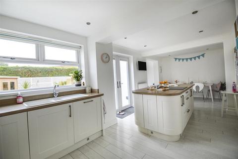 53 Oaklands Drive, Willerby, Hull, HU10 6BJ