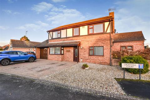 4 bedroom detached house for sale - Cromwell Court, Willerby, Hull