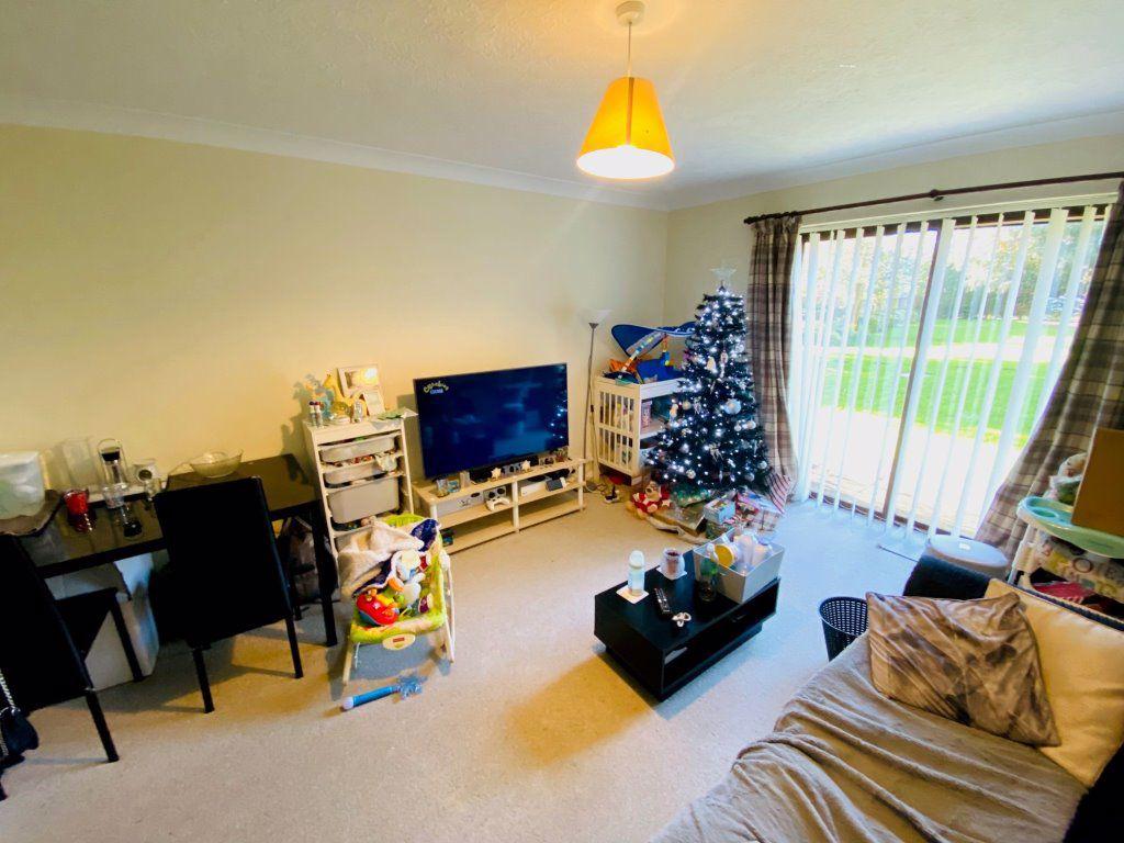 Whyke Court, Chichester 1 bed flat £795 pcm (£183 pw)