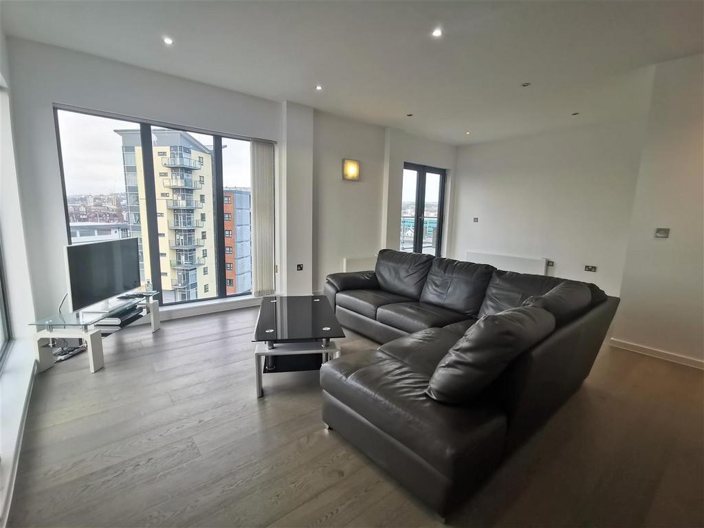 South Quay Kings Road, Marina, Swansea 2 bed penthouse £399,950