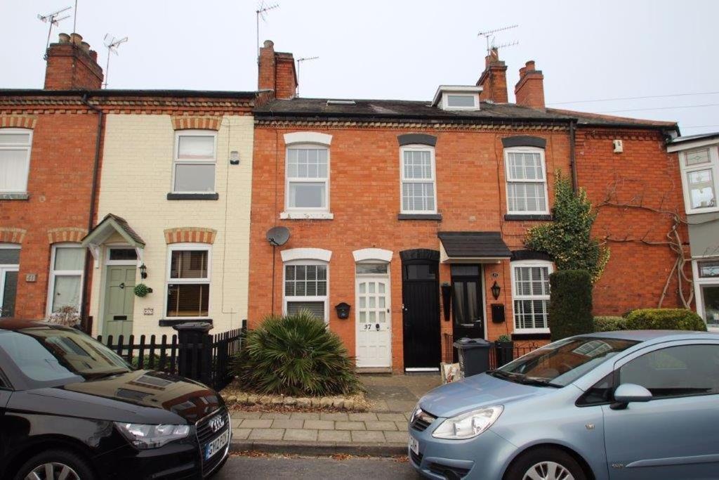Holywell Road, Leicester 3 bed terraced house £850 pcm (£196 pw)