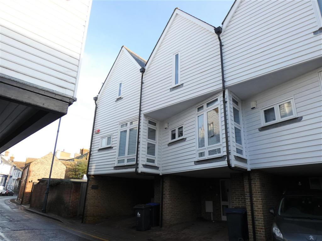 Sea Street, Whitstable 2 bed house £1,400 pcm (£323 pw)