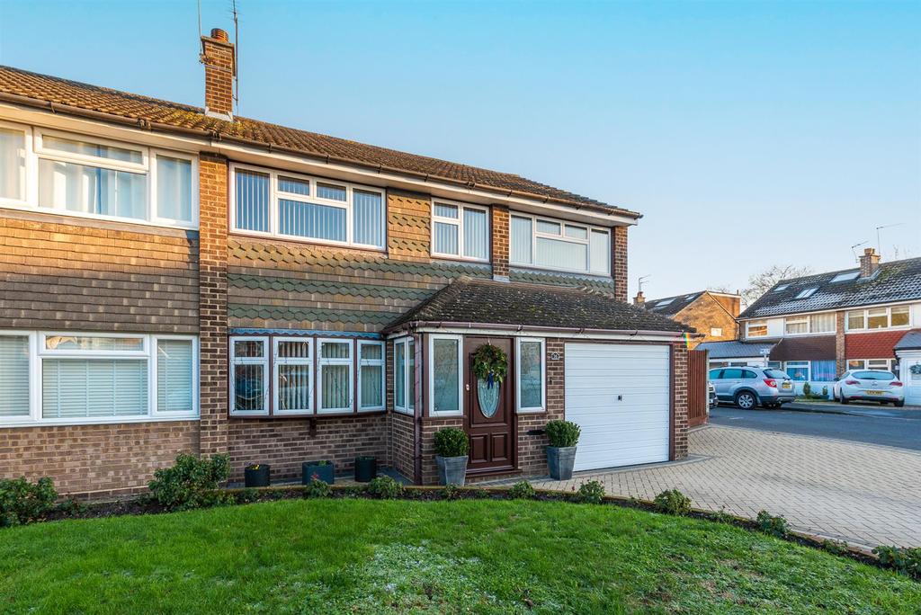 Marina Close, Shortlands, Bromley, BR2 4 bed semidetached house £750,000