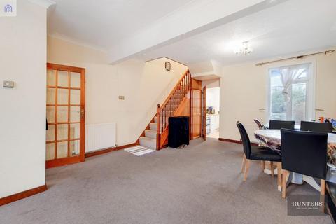 7 Heath Road, Romford, RM6 6LJ