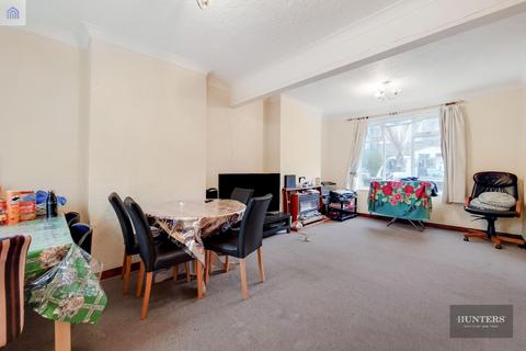 7 Heath Road, Romford, RM6 6LJ