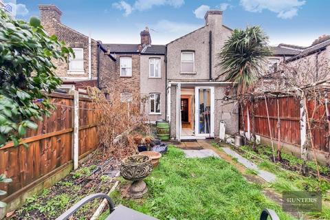 7 Heath Road, Romford, RM6 6LJ